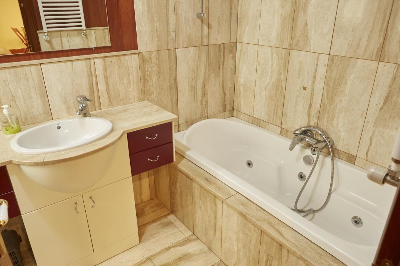 La Casa De La Biblioteca Apartment Кампродон Екстериор снимка